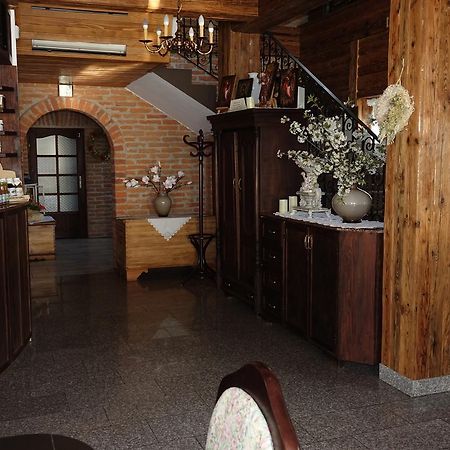 Gosciniec Dworski W Ropie - Pokoje Goscinne Ropa Buitenkant foto