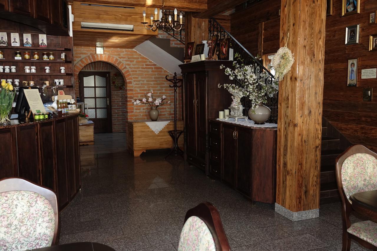 Gosciniec Dworski W Ropie - Pokoje Goscinne Ropa Buitenkant foto