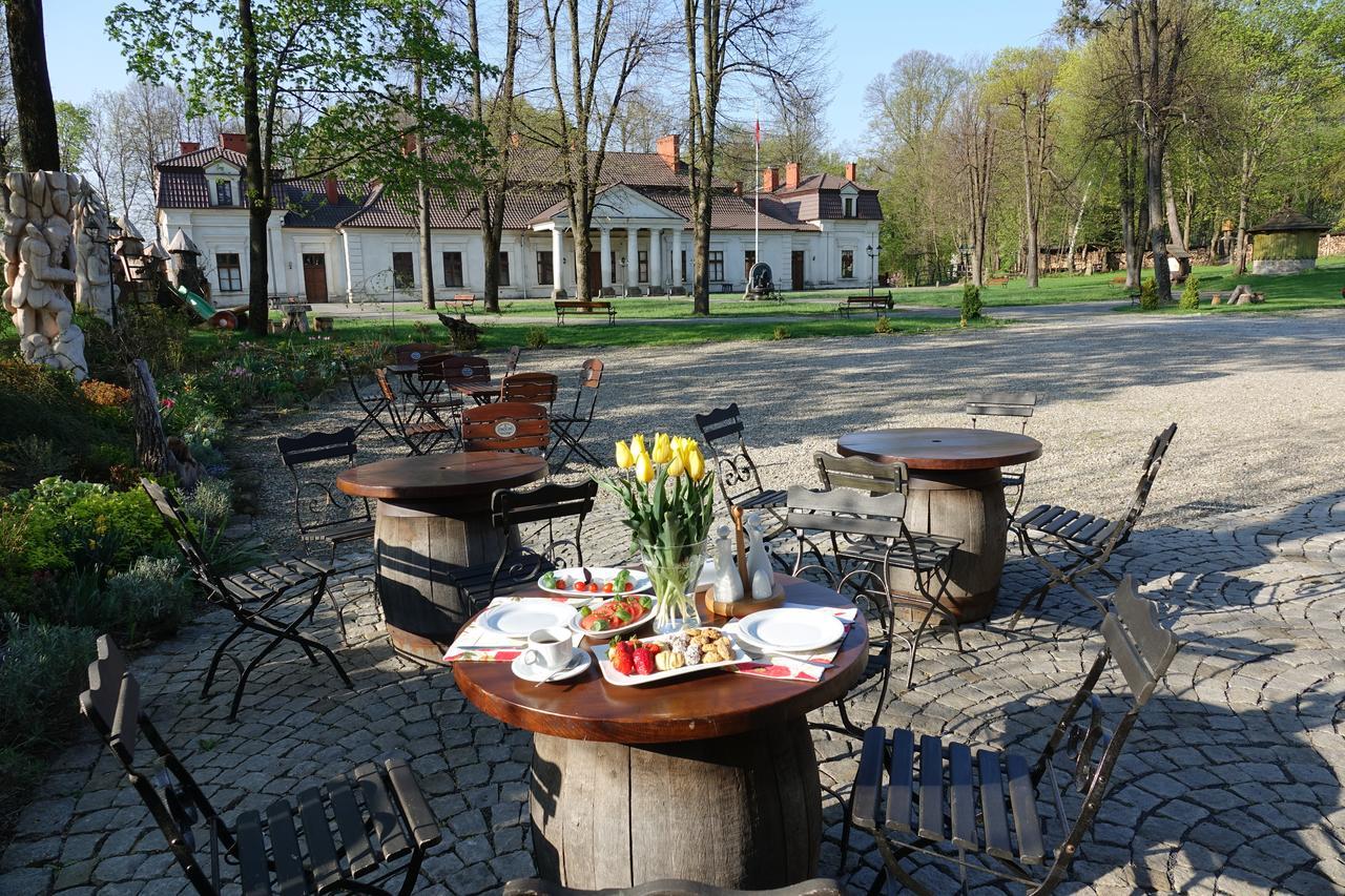 Gosciniec Dworski W Ropie - Pokoje Goscinne Ropa Buitenkant foto