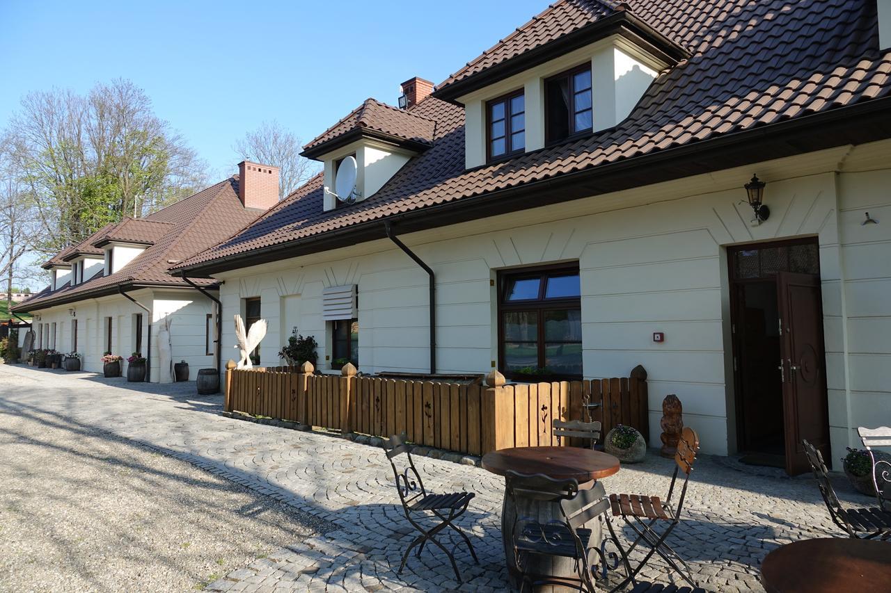 Gosciniec Dworski W Ropie - Pokoje Goscinne Ropa Buitenkant foto