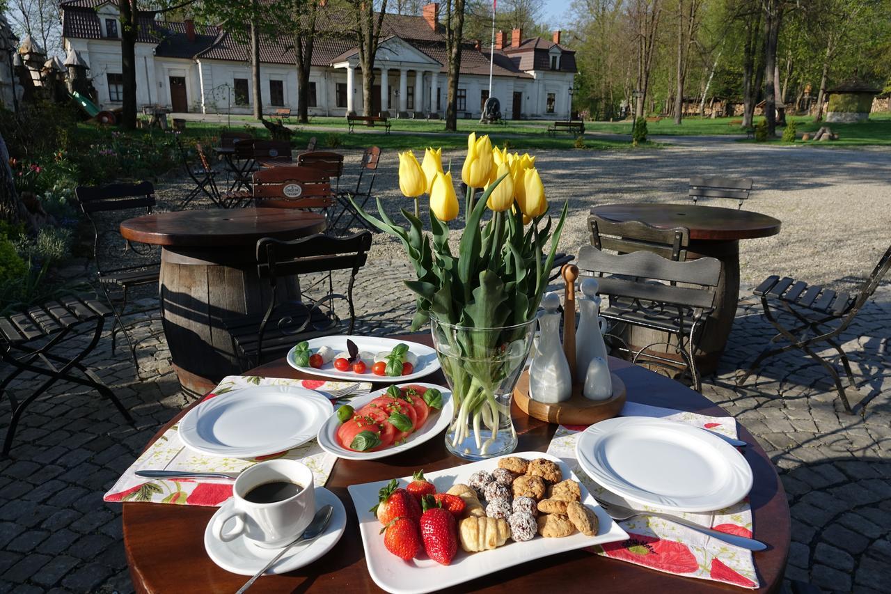 Gosciniec Dworski W Ropie - Pokoje Goscinne Ropa Buitenkant foto
