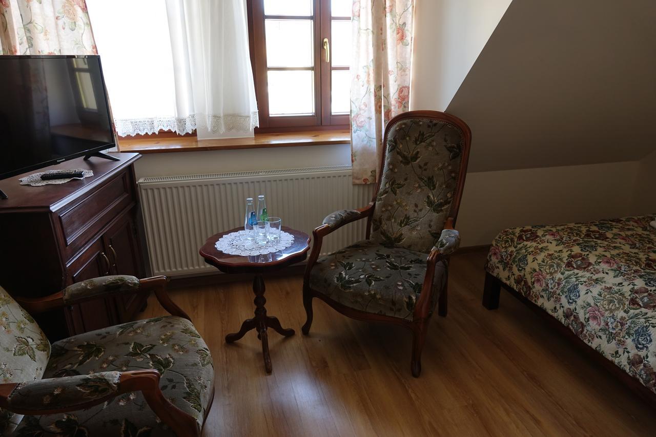 Gosciniec Dworski W Ropie - Pokoje Goscinne Ropa Buitenkant foto