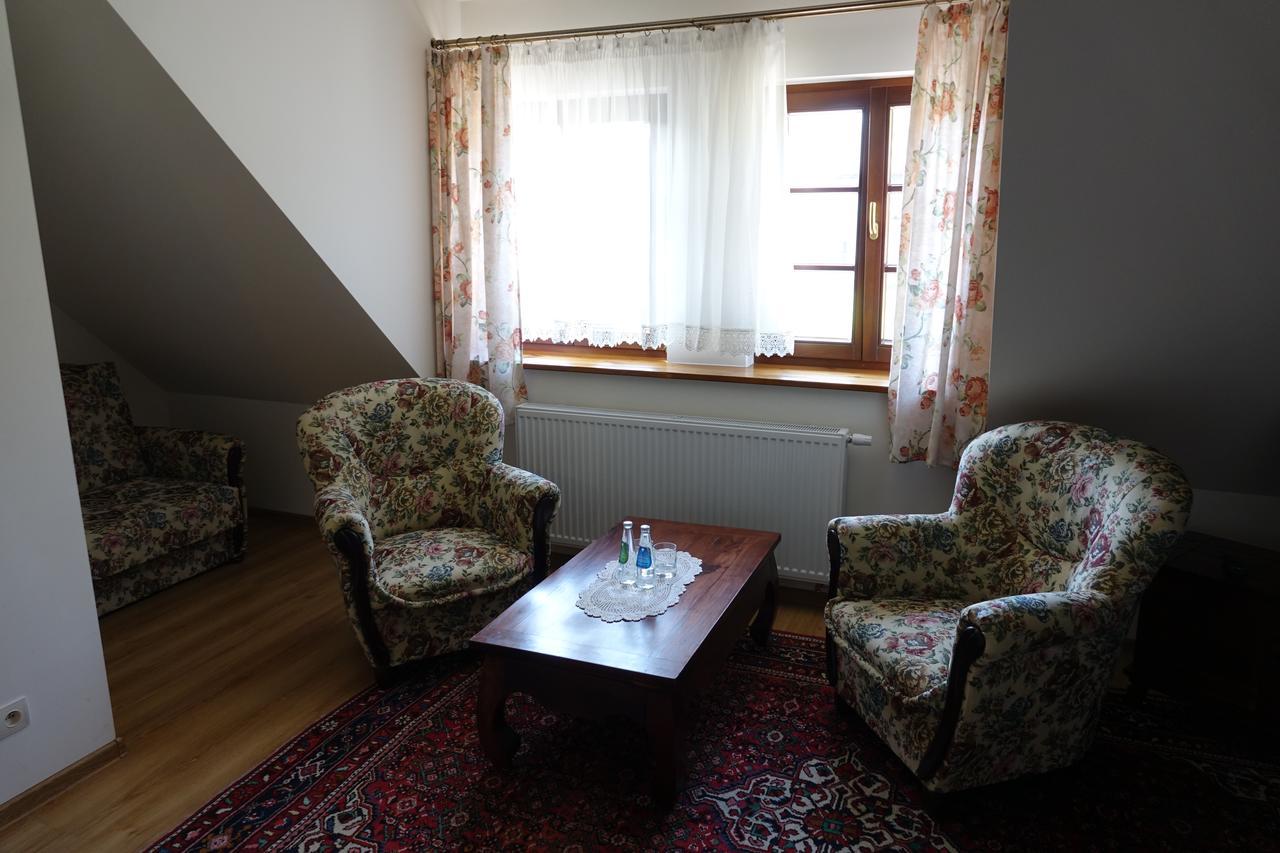 Gosciniec Dworski W Ropie - Pokoje Goscinne Ropa Buitenkant foto